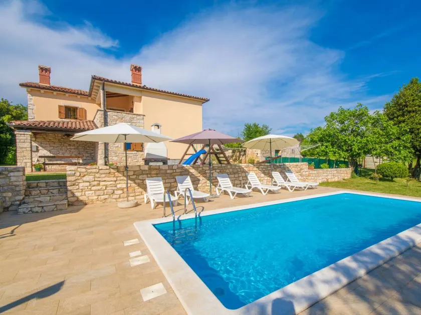 Letting with barbecue, pool & terrace | Pool view - Image 1