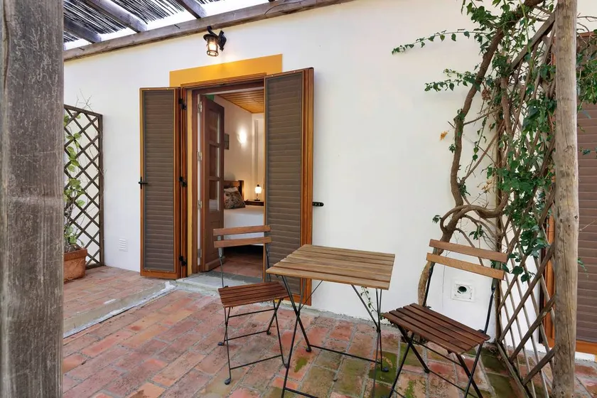 Chambre chez l'habitant avec piscine, barbecue et terrasse | Vue jardin - Image 1