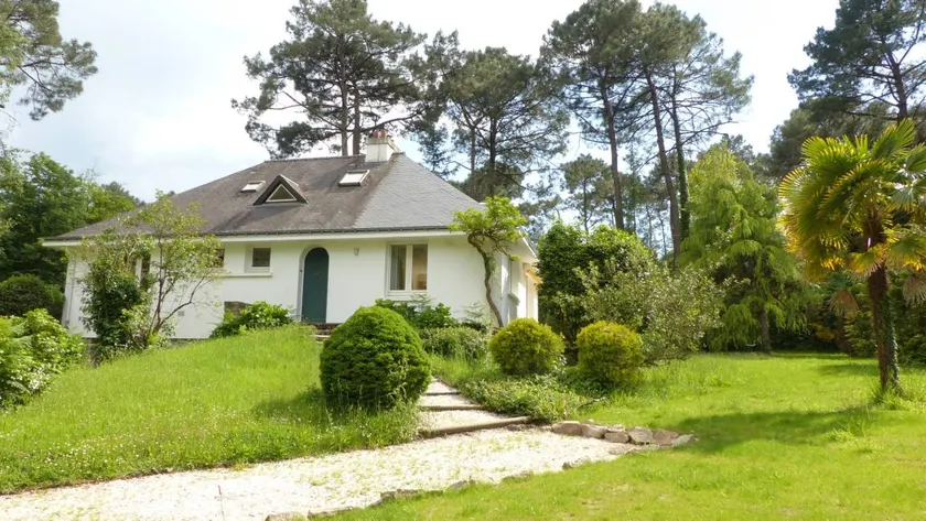 Holiday home with terrace & garden - Image 1