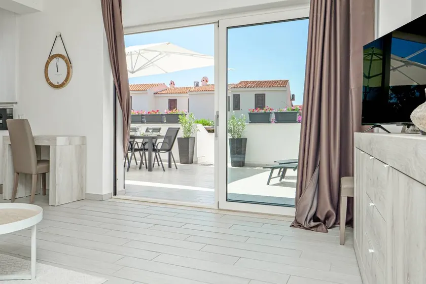 Merveilleuse villa entièrement équipée avec terrasse, jardin et internet haut débit | Vue ville | Proche de la plage - Image 1