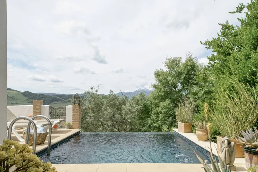 Villa with terrace, pool & barbecue | Garden view | Suitable for remote work - Image 1