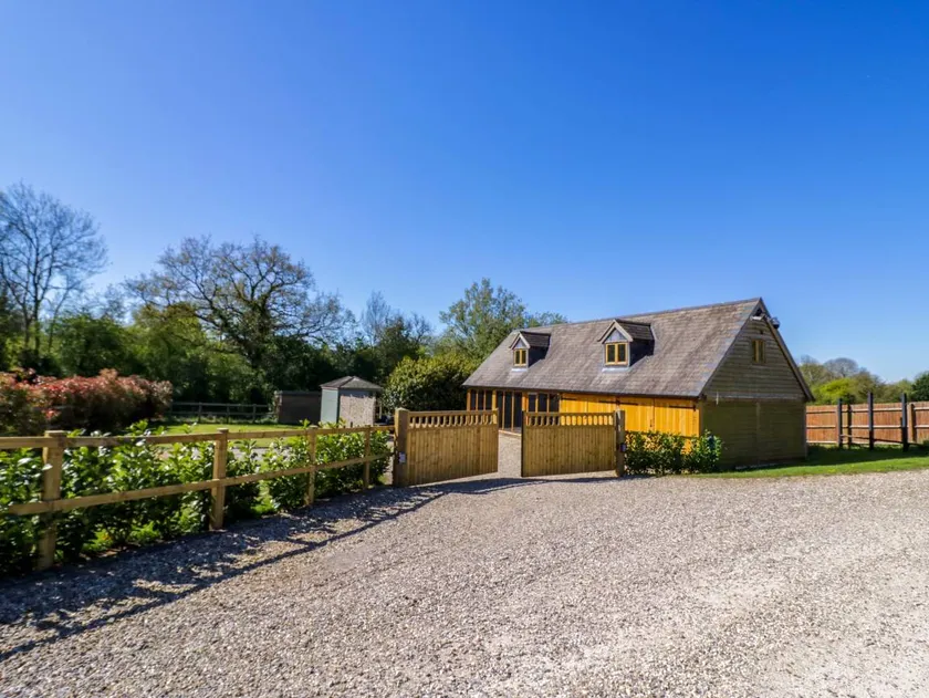 Cottage with garden - Image 1