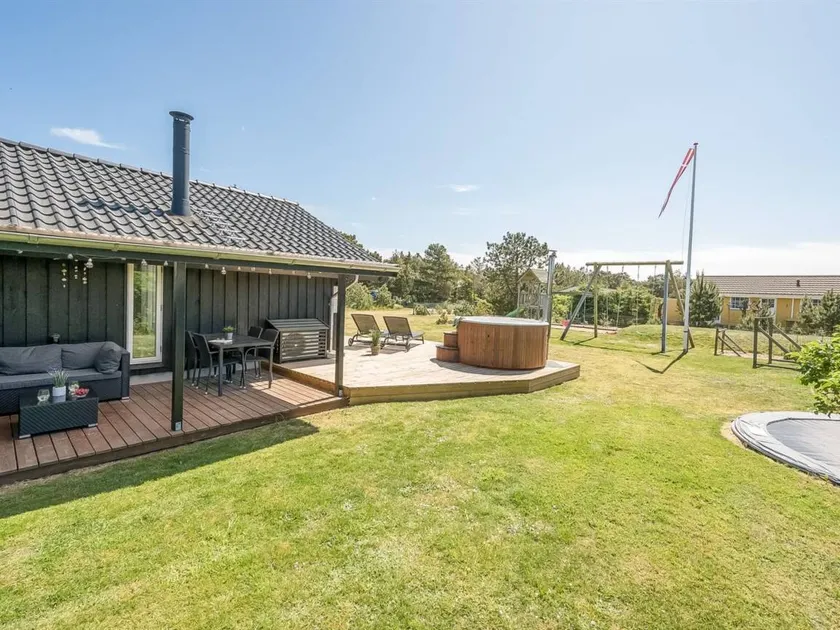 Children-friendly holiday home with terrace, barbecue & hot tub | Pets are welcome - Image 1