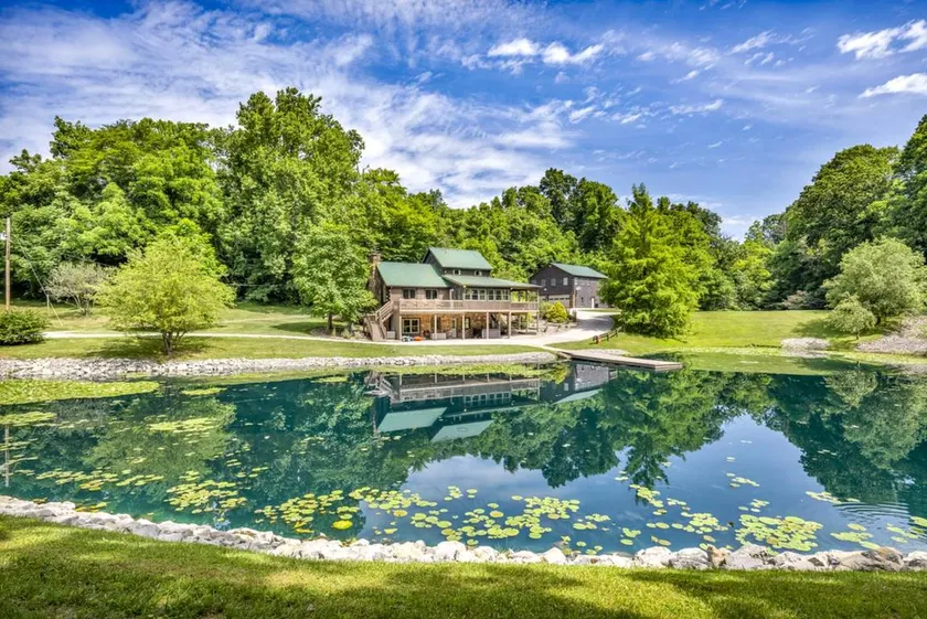 Fantastic Cabin with Private Cinema, Hot-tub and Fireplace in Sarahsville, Ohio - Image 1