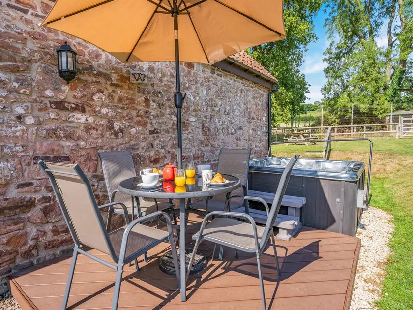 Children-friendly pleasant cottage with garden & hot tub | River view | Pets allowed - Image 1