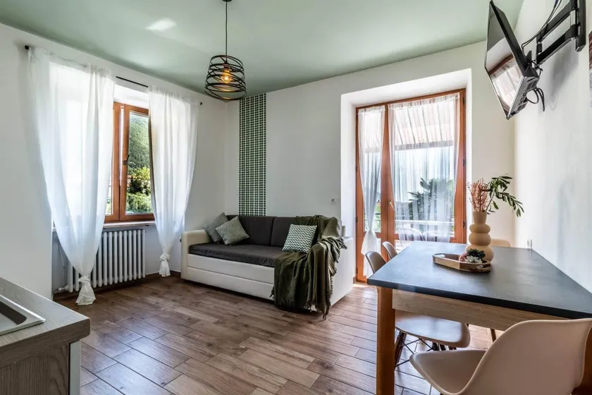 Flat with barbecue, pool & garden - Image 1