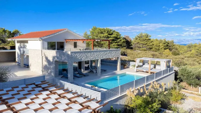 Modern and elegant villa situated in Pitve on the island of Hvar - Image 1
