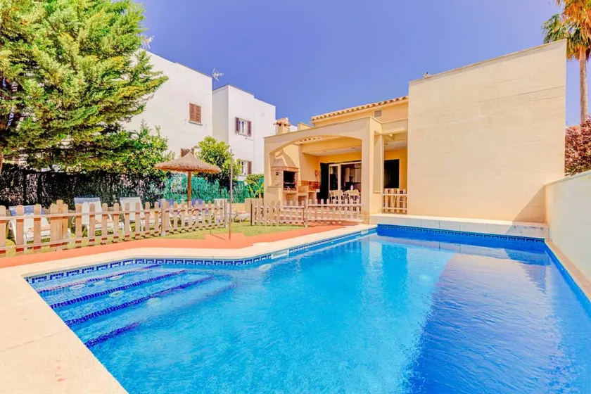 Villa con piscina privada, barbacoa y terraza - Image 1
