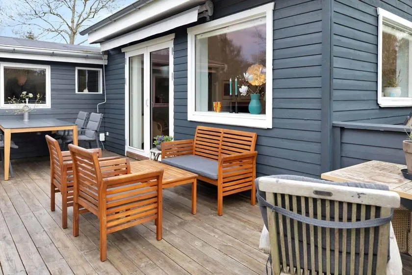 House with terrace, garden & BBQ - Image 1