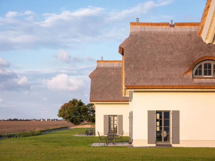 Reetland Am Meer - Premium Reetdachvilla Mit 3 Schlafzimmern, Sauna Und Kamin E03 - Image 1