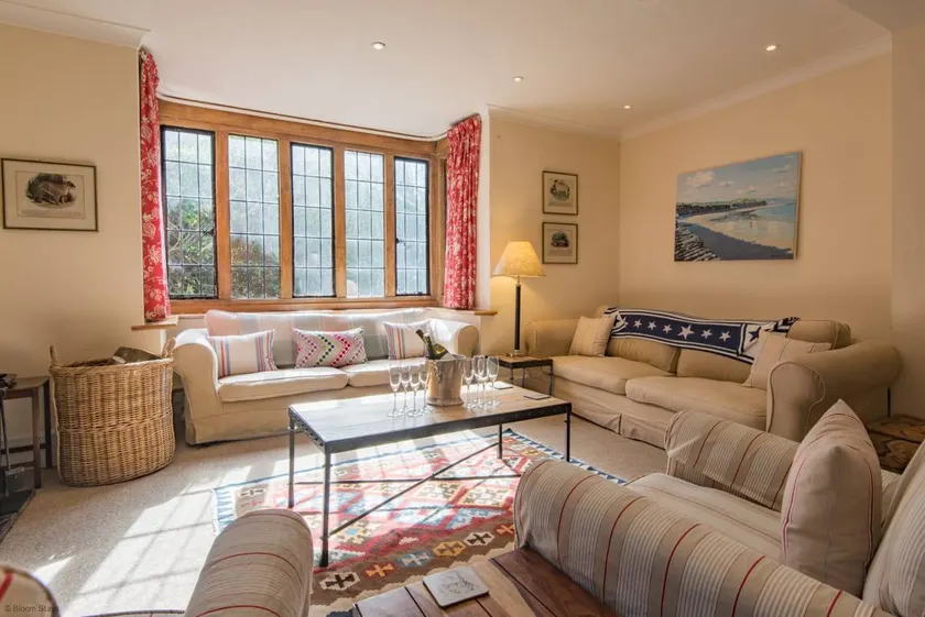 Child-friendly cottage with jacuzzi, garden & BBQ - Image 1
