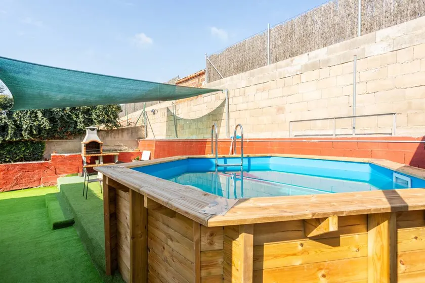 Voll ausgestattetes großzügiges Ferienhaus mit Pool, Garten und Grill | Bergblick | Hunde erlaubt - Image 1