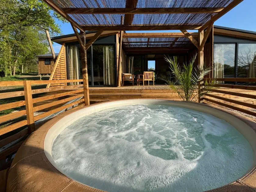 Lovely unique accommodation with heated pool & terrace - Image 1