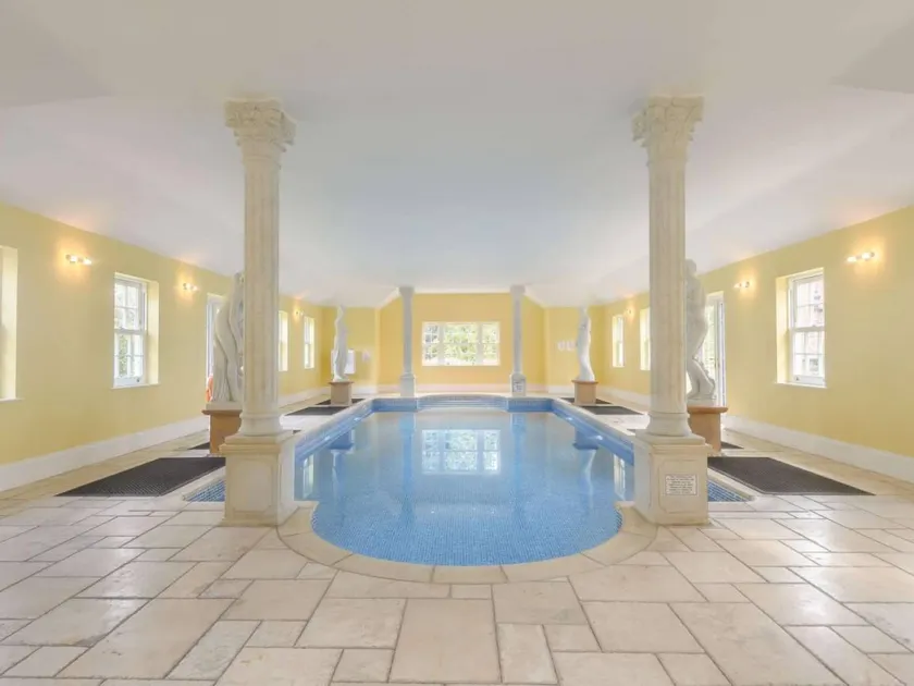 Cottage with pool, garden & terrace - Image 1
