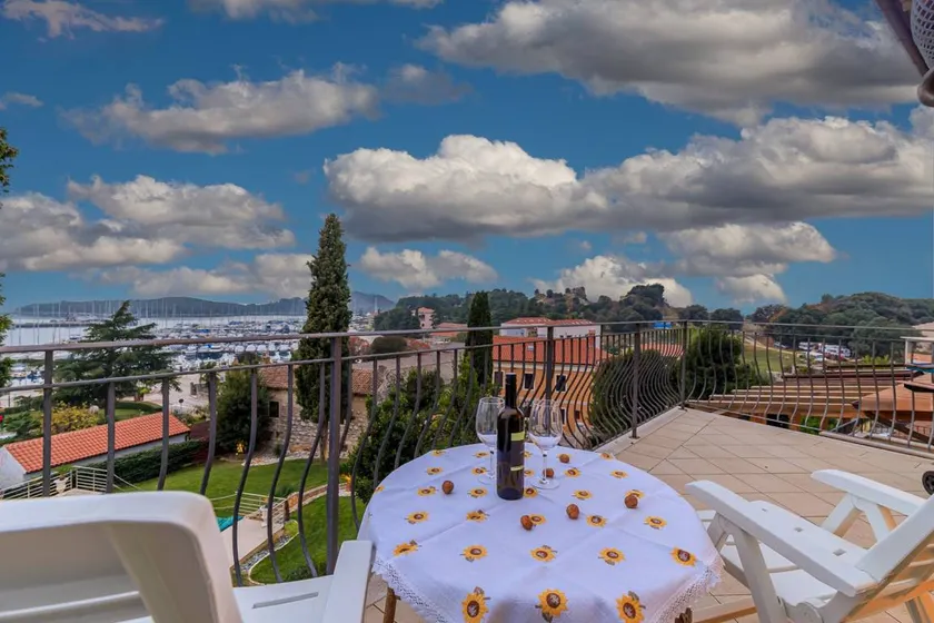 Flat with barbeque | City view - Image 1