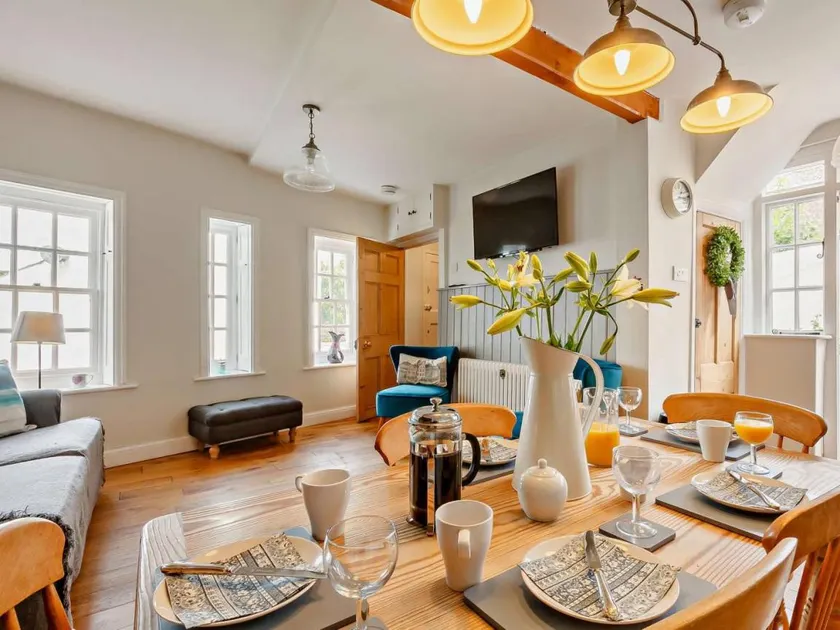 Fully equipped beautiful cottage with garden | Pet-friendly - Image 1