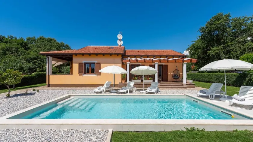 Voll ausgestattete Villa mit Terrasse, Garten und privatem Pool | Haustiere sind willkommen - Image 1