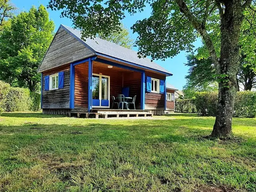 Chalet with terrace - Image 1