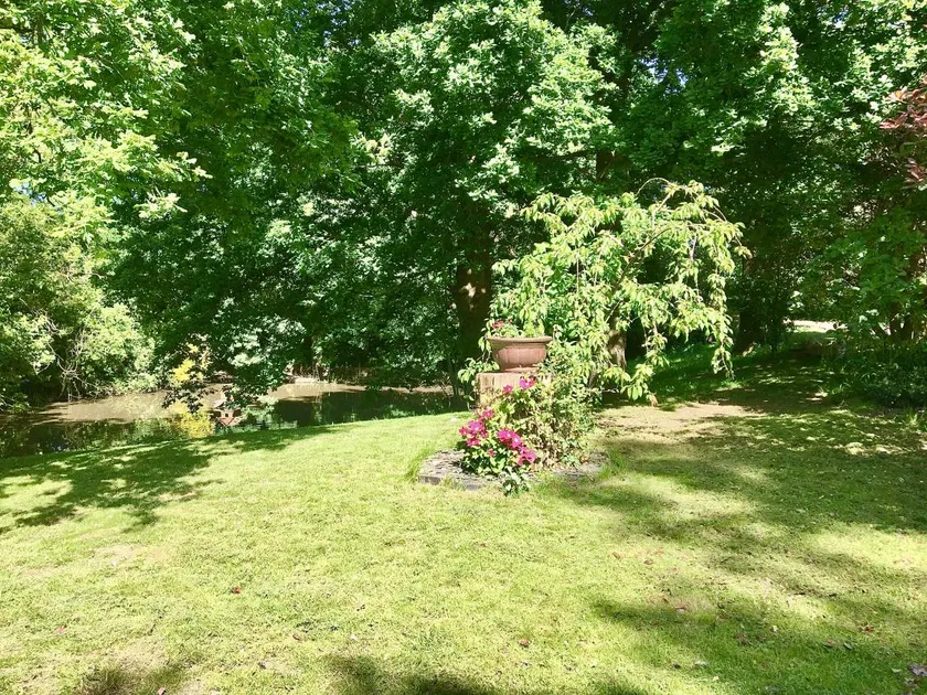 Flat with garden & barbeque - Image 1