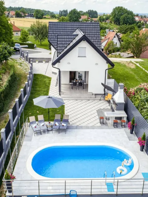 Holiday Home Dom&San-Two Bedroom and Swimming pool - Image 1