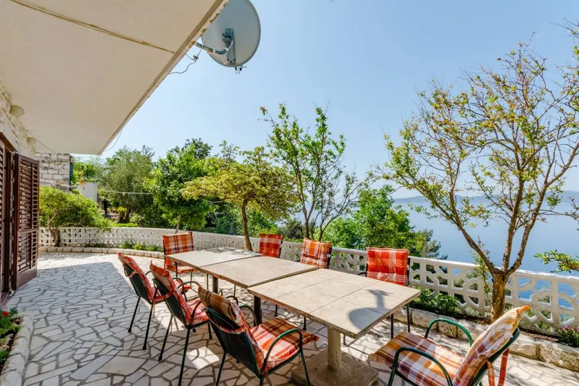 Flat with terrace | Water view - Image 1