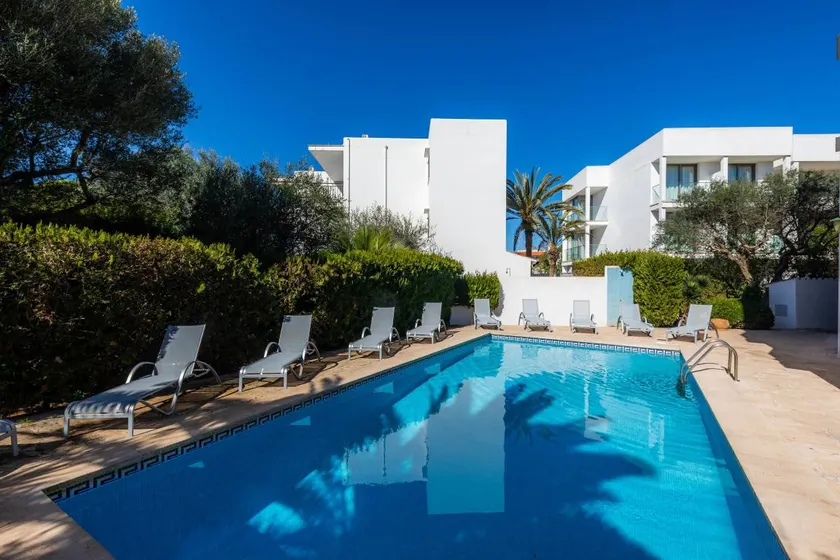 Flat with terrace & pool | Garden view - Image 1