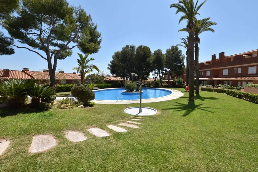 Spacious House in Gorgeous La Mora Area - Image 1