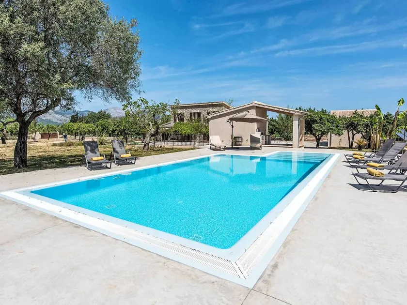 Holiday home with garden, terrace & BBQ | Mountain view - Image 1
