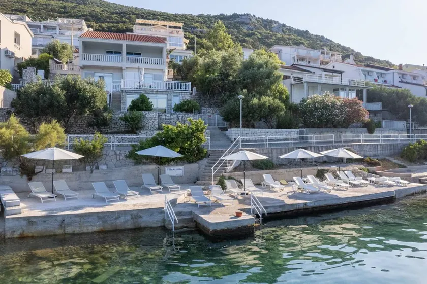 Fully equipped villa with barbeque, terrace & garden | Beach view - Image 1