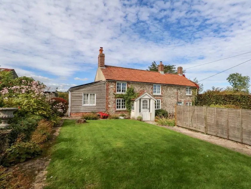 Fully equipped cottage with garden | Pet-friendly - Image 1