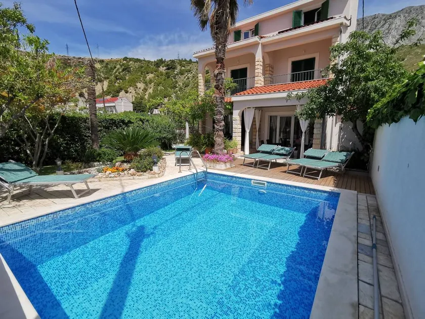 Children-friendly nice house with barbeque, hot tub & sauna | Lake view | Close to the beach - Image 1
