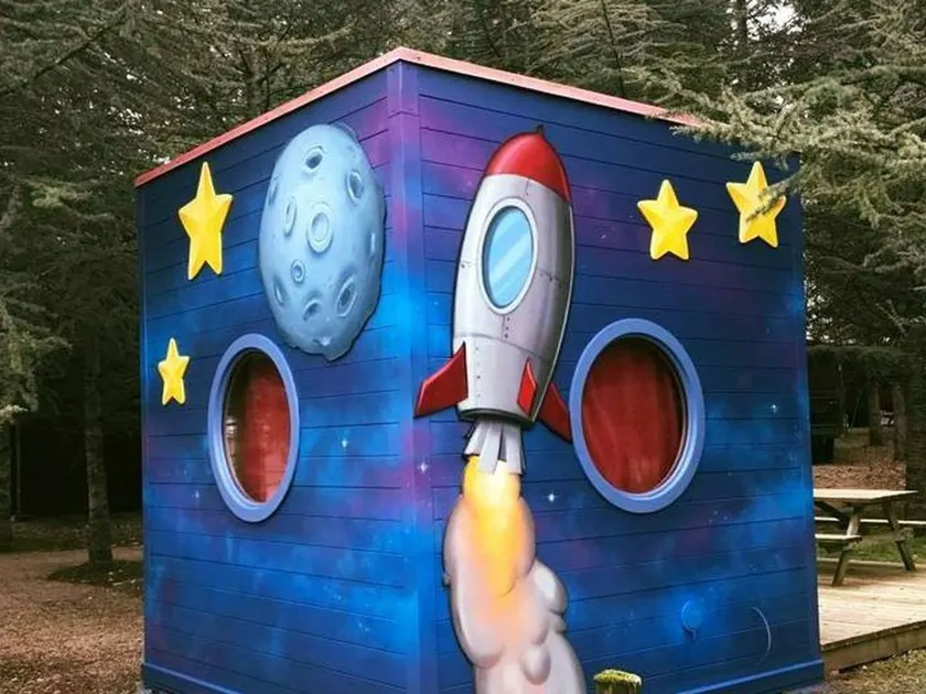 Mobile home with pool - Image 1