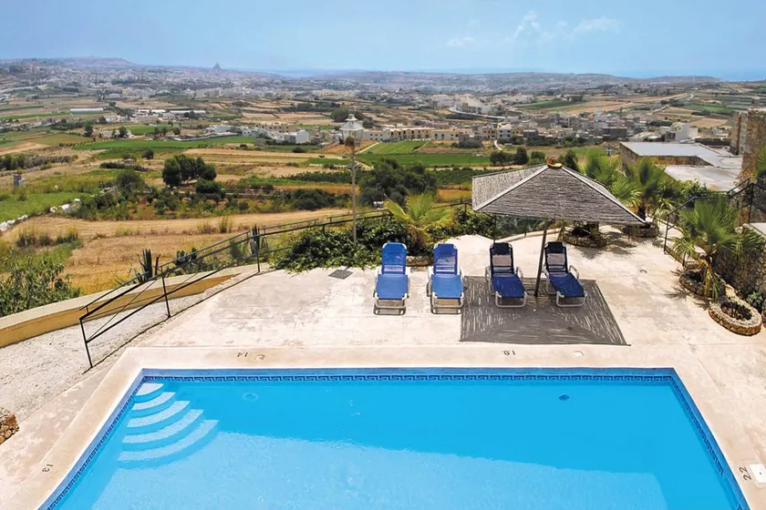 Beautiful villa with pool & terrace - Image 1