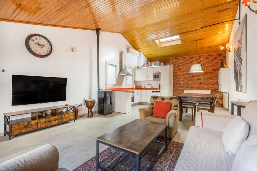 Appartement de vacances entièrement équipé avec terrasse | Vue ville - Image 1