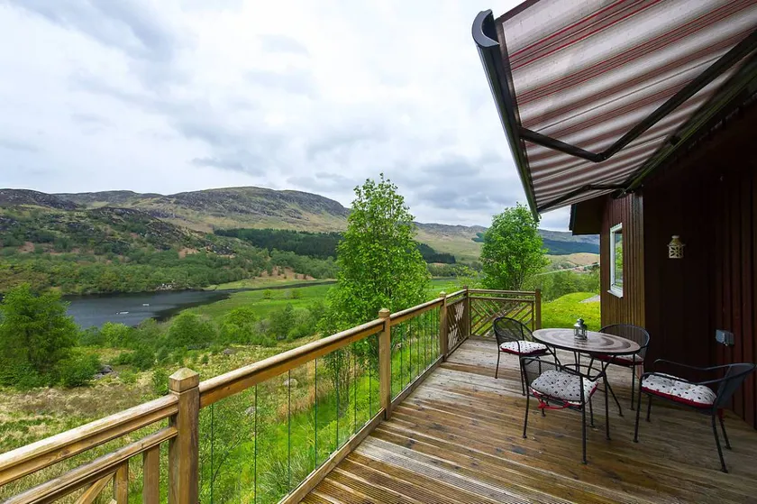 Kingfisher Lodge with sensational loch views - Image 1