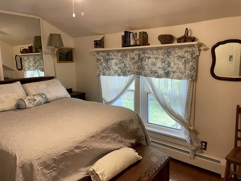 Romantic Bed and Breakfast Getaway near Lauderdale Lakes in Wisconsin - Image 1