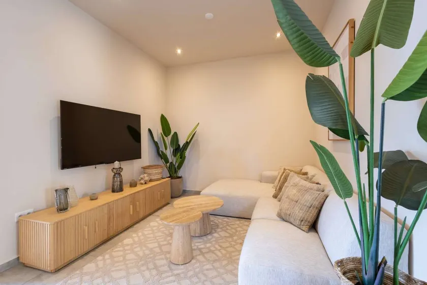 Family-oriented wonderful flat with pool | Next to the beach | Perfect for remote work - Image 1