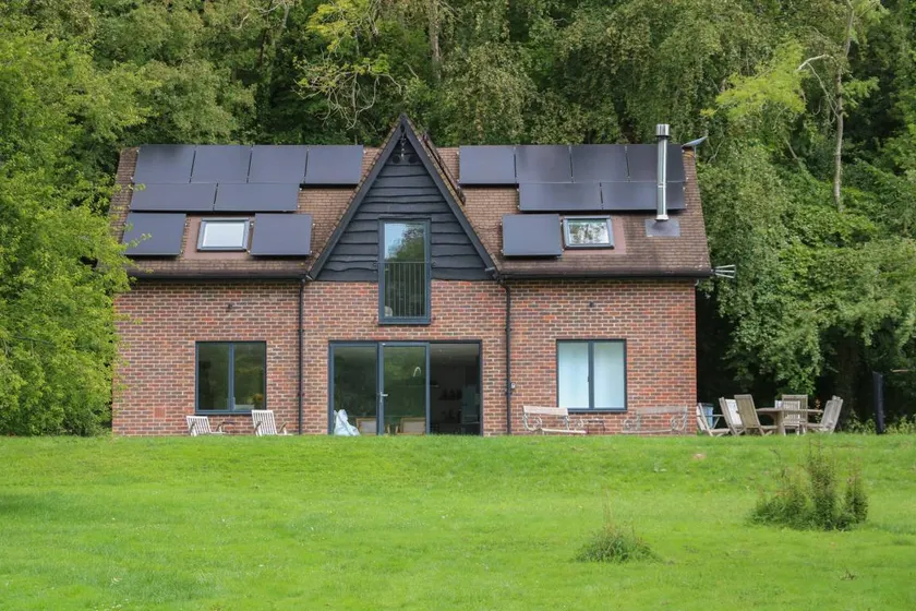 Cottage with terrace & garden - Image 1
