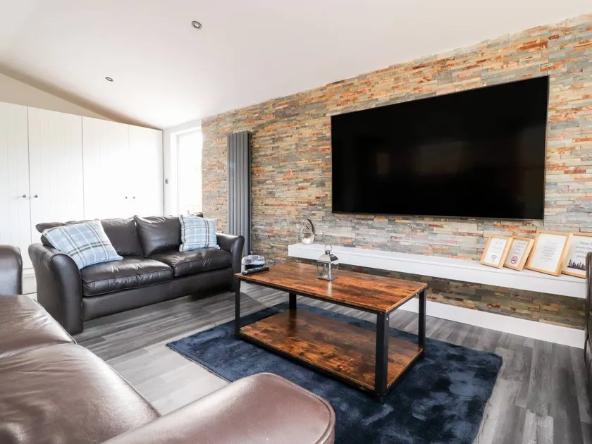 Cottage with barbecue, jacuzzi & garden - Image 1