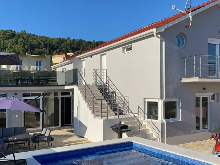 Modernes Ferienhaus mit eigenem Pool und Meerblick - Image 1