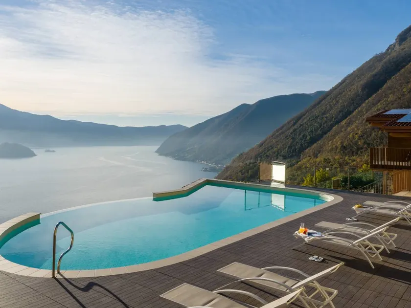 Flat with pool | Lake view - Image 1