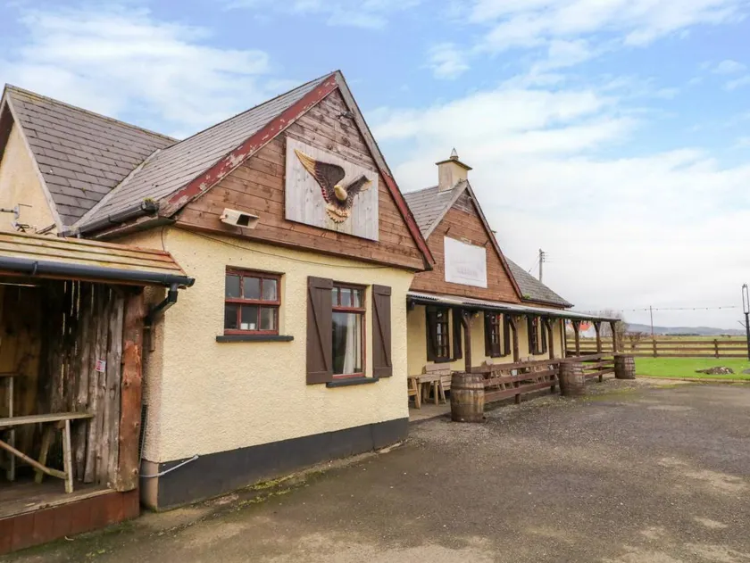 Cottage with garden - Image 1