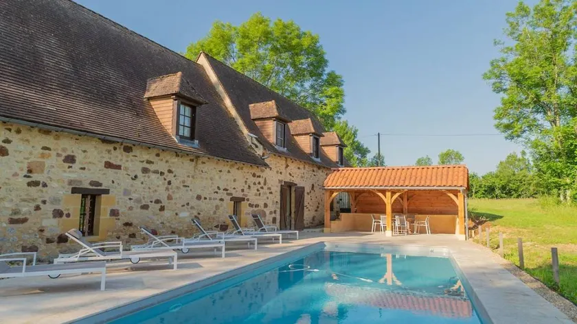 Holiday home with garden, private pool & BBQ - Image 1