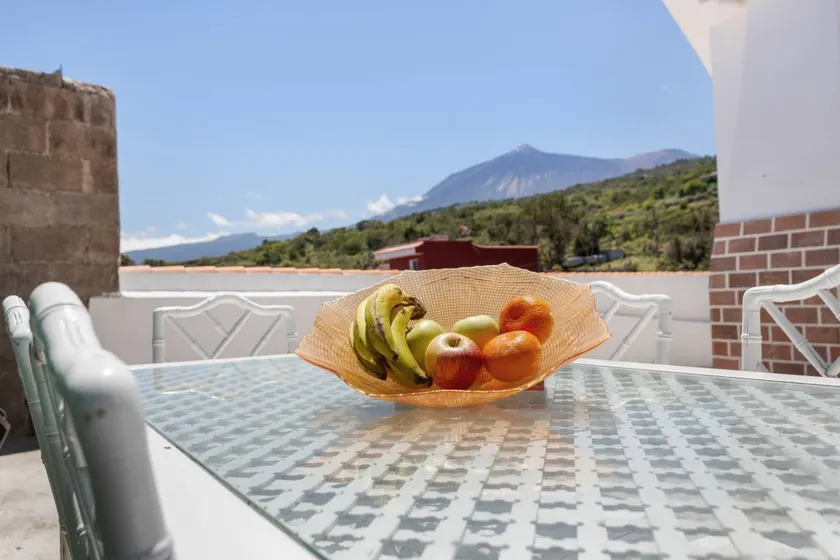 La Casa de Rita: Mountain Views & Private Terrace for Relaxing Holidays - Image 1