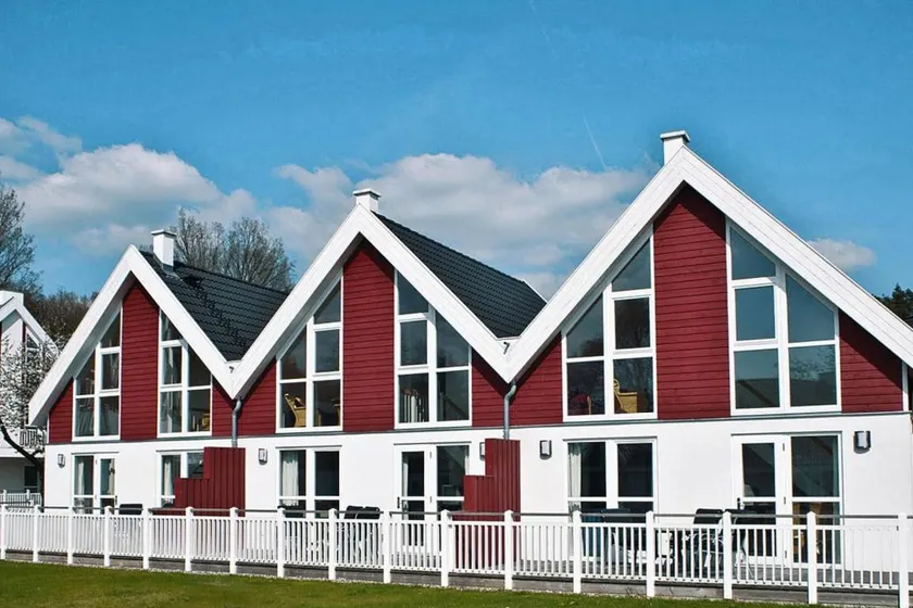 Fully equipped nice holiday home with hot tub, terrace & garden | Pet-friendly - Image 1