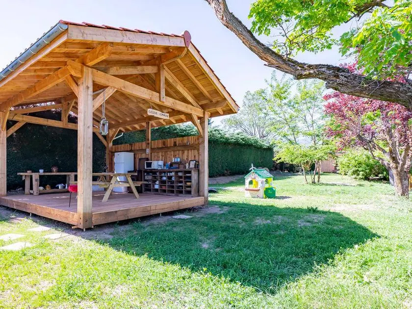 Tente avec terrasse et piscine chauffée - Image 1