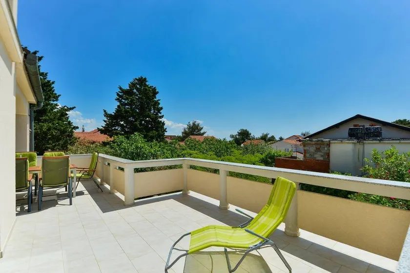 Lovely flat with terrace - Image 1