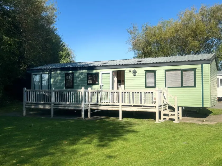 Child-friendly lovely lodge with pool & garden | Pets allowed - Image 1