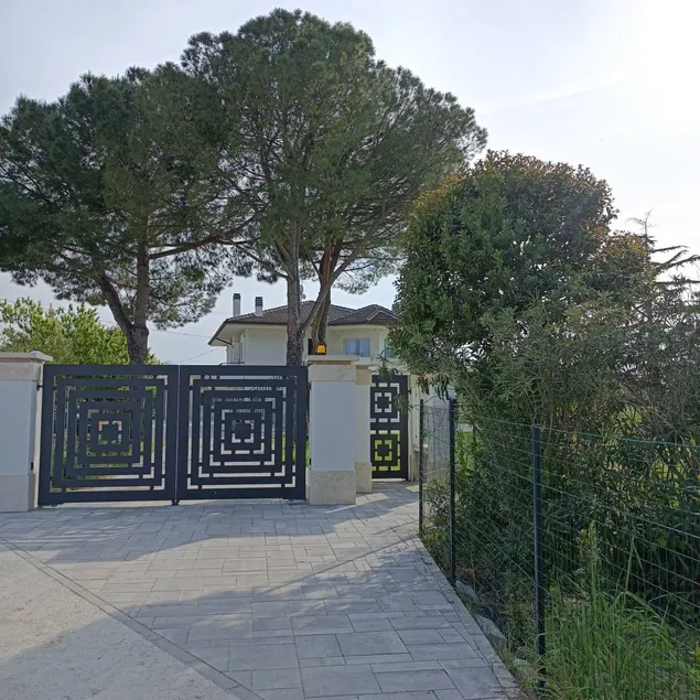 Grande appartamento in villa con ampio giardino – 6 posti letto - Image 1