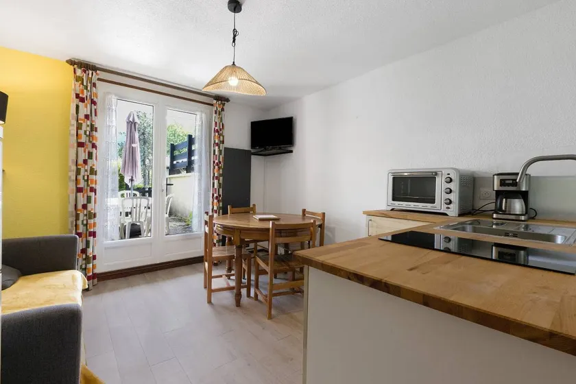 Apartment 'Venus' with Mountain View, Shared Pool and Private Terrace - Image 1